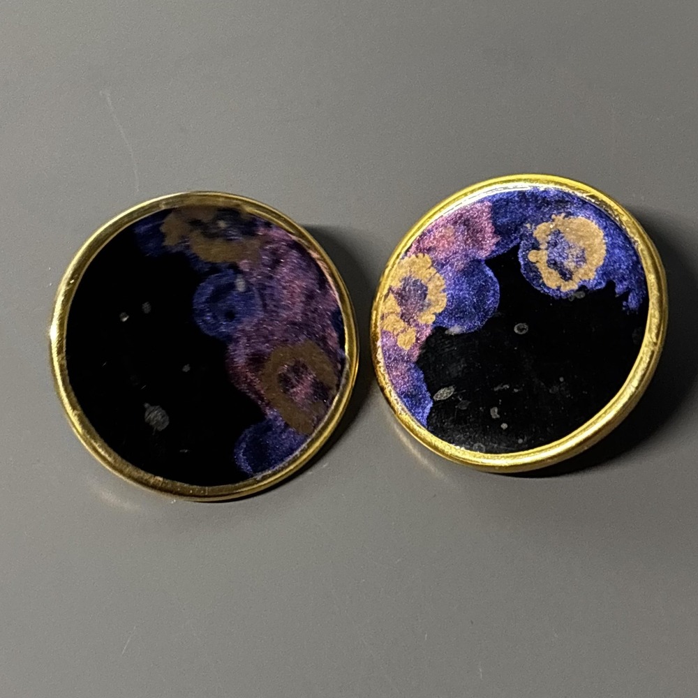 Gold Tone Reversible Round Disc Earrings Purple Floral Enamel Statement Studs - Picture 4 of 9